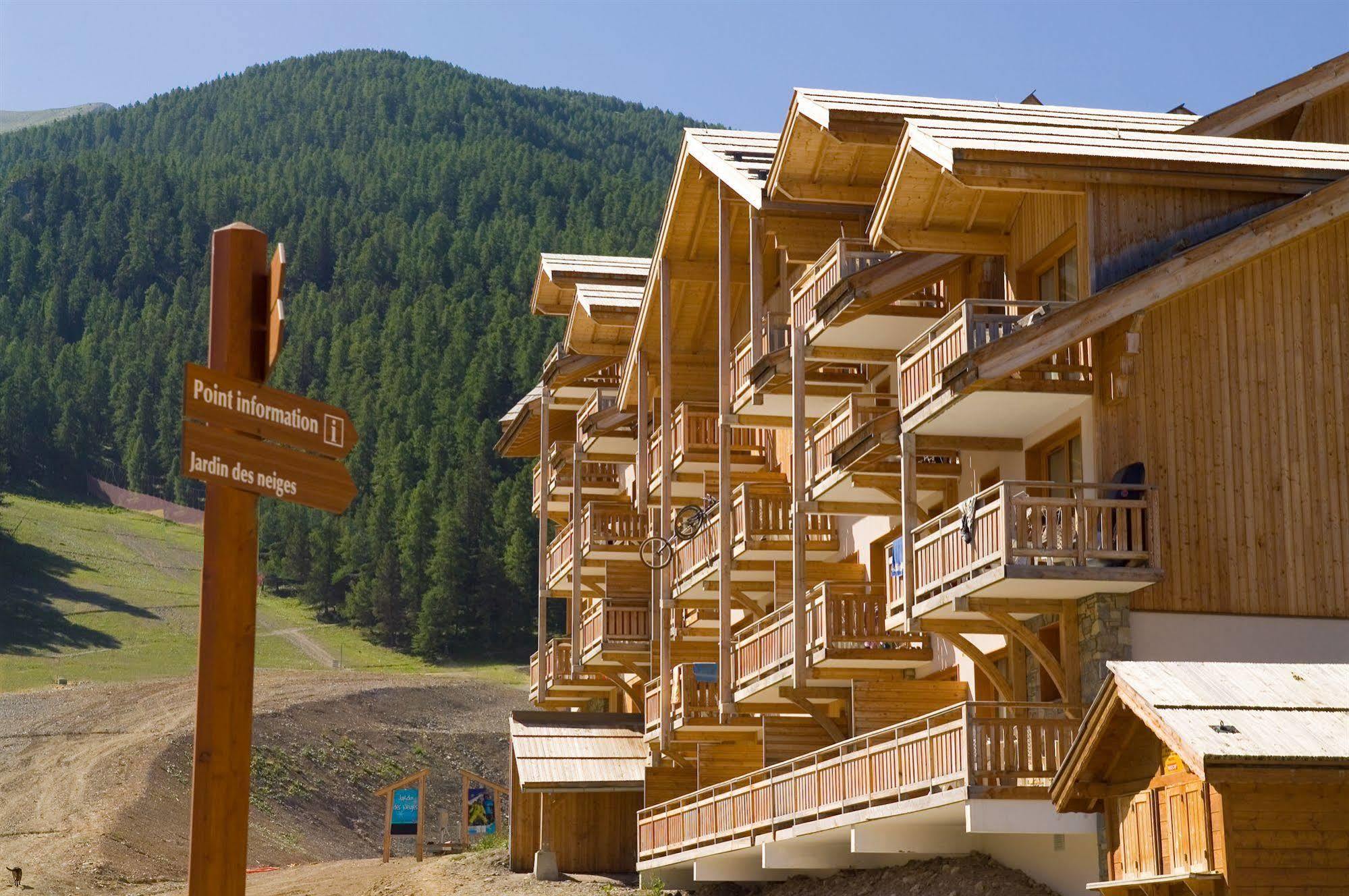 Madame Vacances Residence Le Parc Des Airelles Les Orres Exterior photo