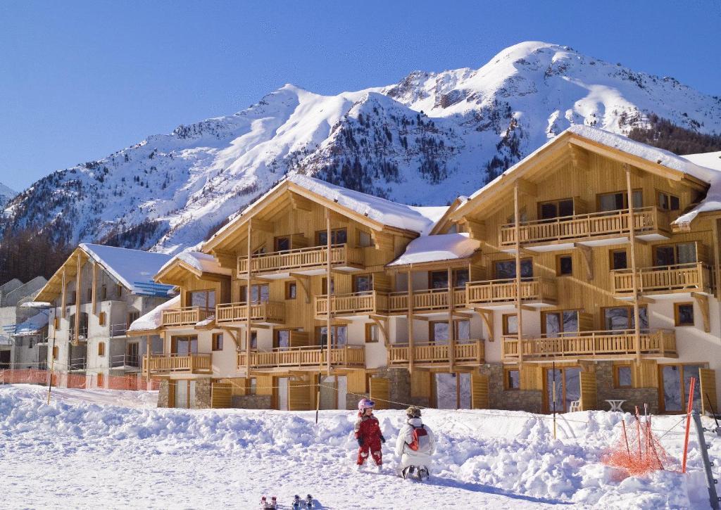 Madame Vacances Residence Le Parc Des Airelles Les Orres Exterior photo